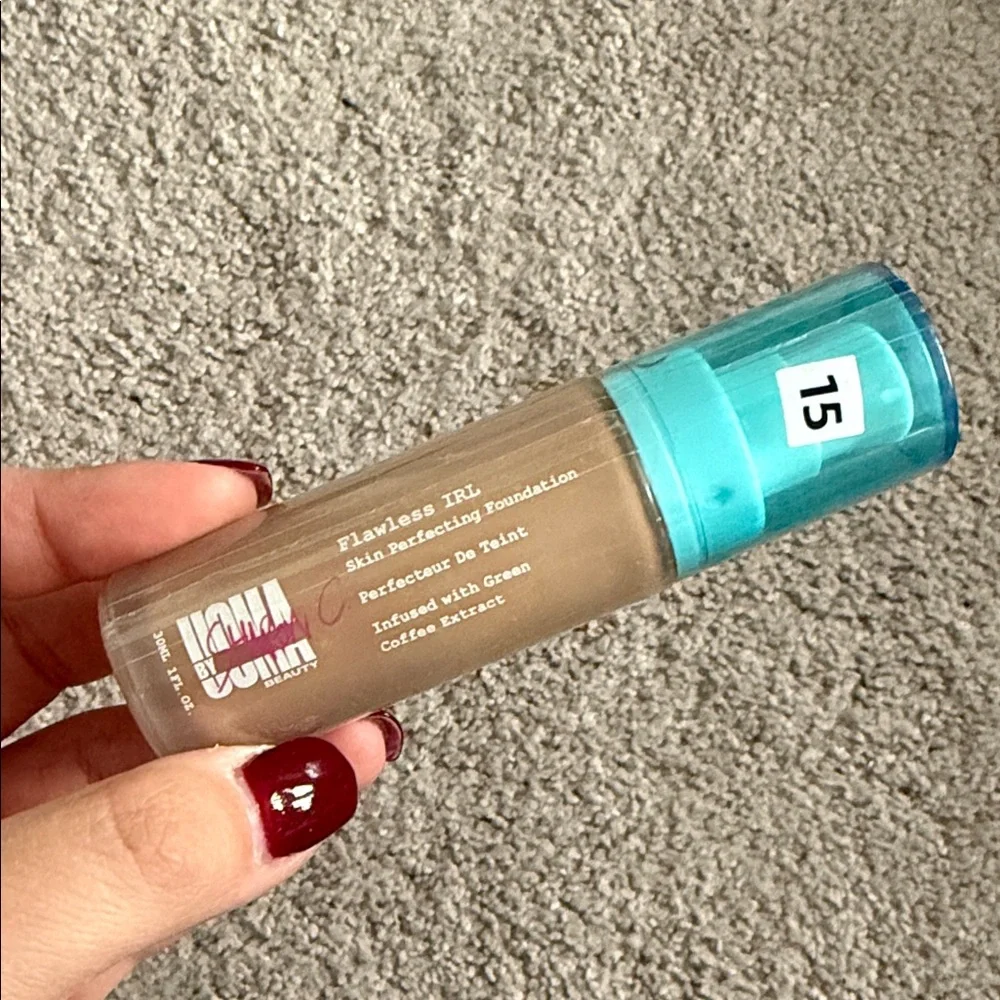 NEW- UOMA Beauty Flawless IRL Skin Perfecting Foundation in Fair Lady T5